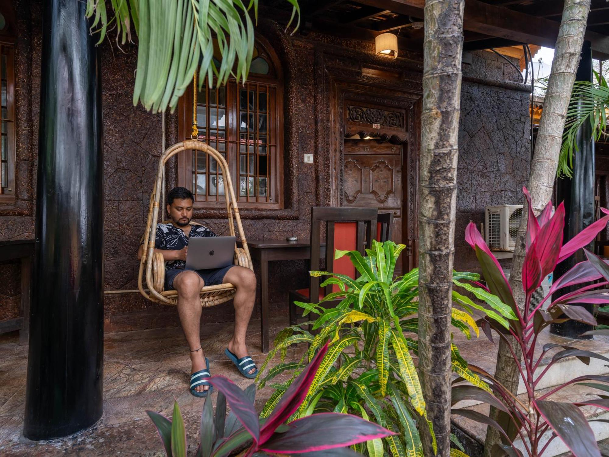 Madpackers Goa Anjuna - Bar Luaran gambar
