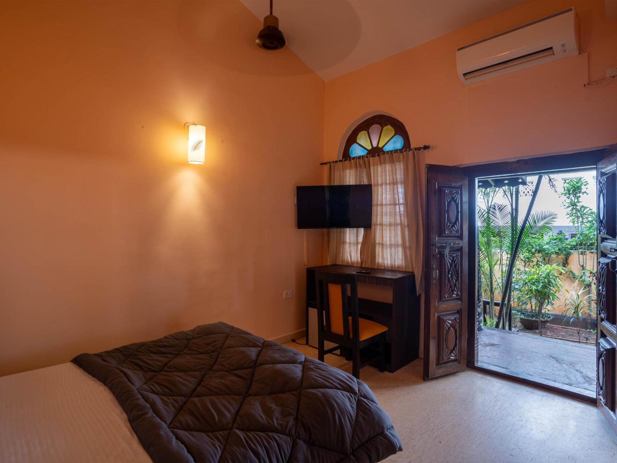 Madpackers Goa Anjuna - Bar Luaran gambar