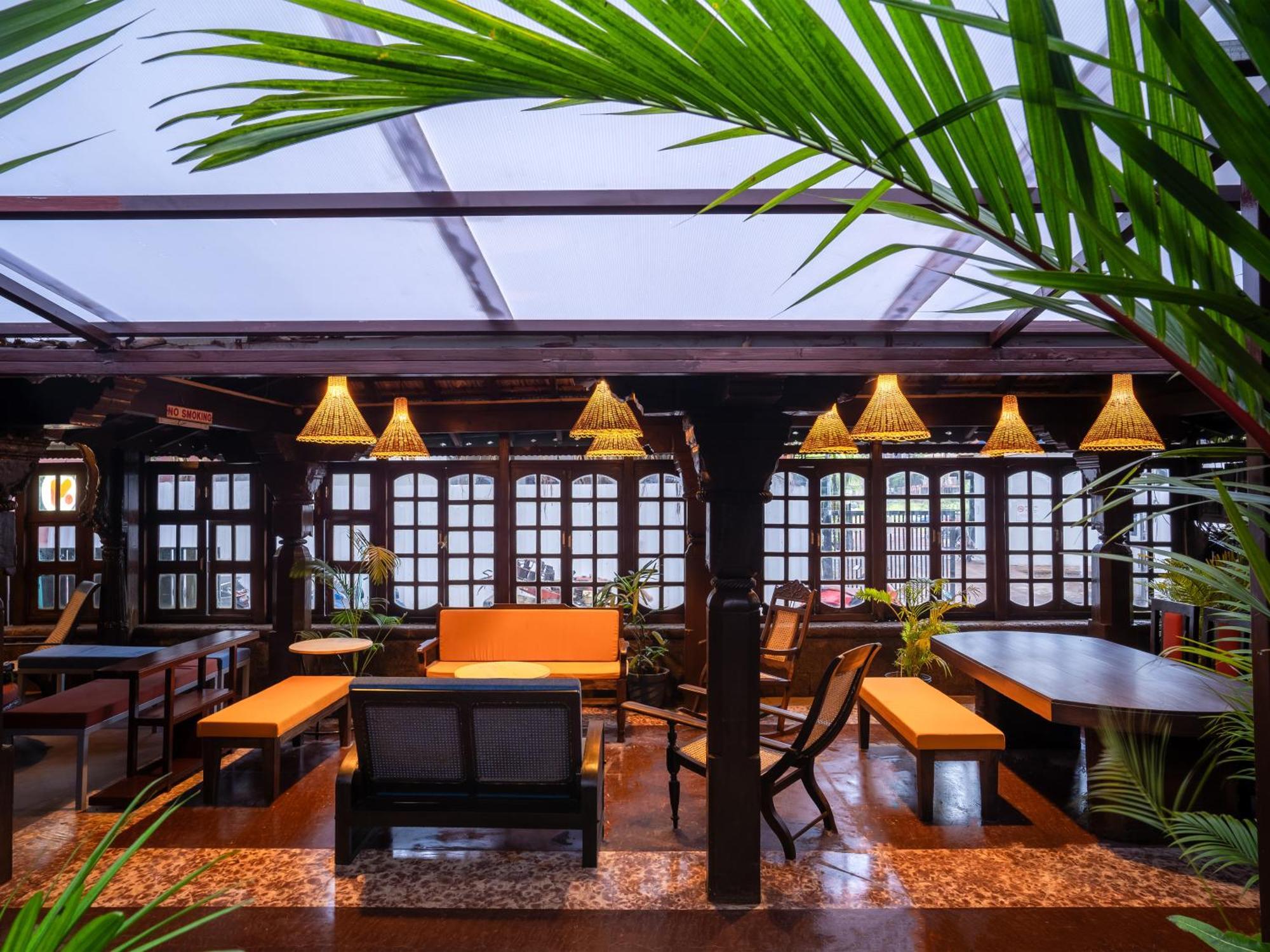 Madpackers Goa Anjuna - Bar Luaran gambar