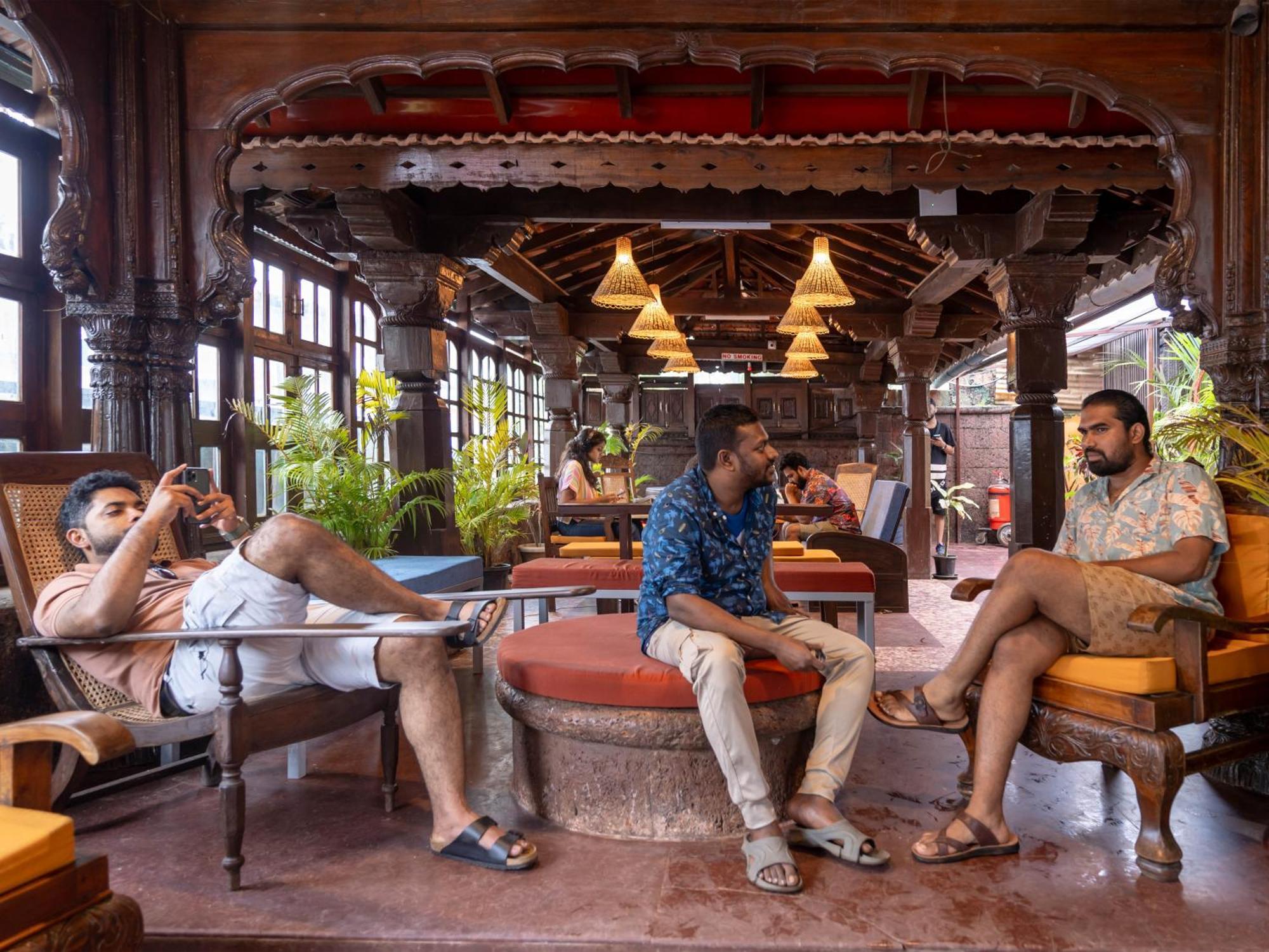 Madpackers Goa Anjuna - Bar Luaran gambar
