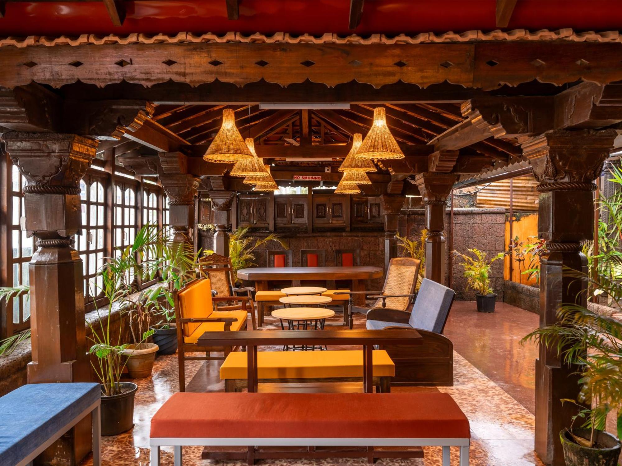 Madpackers Goa Anjuna - Bar Luaran gambar