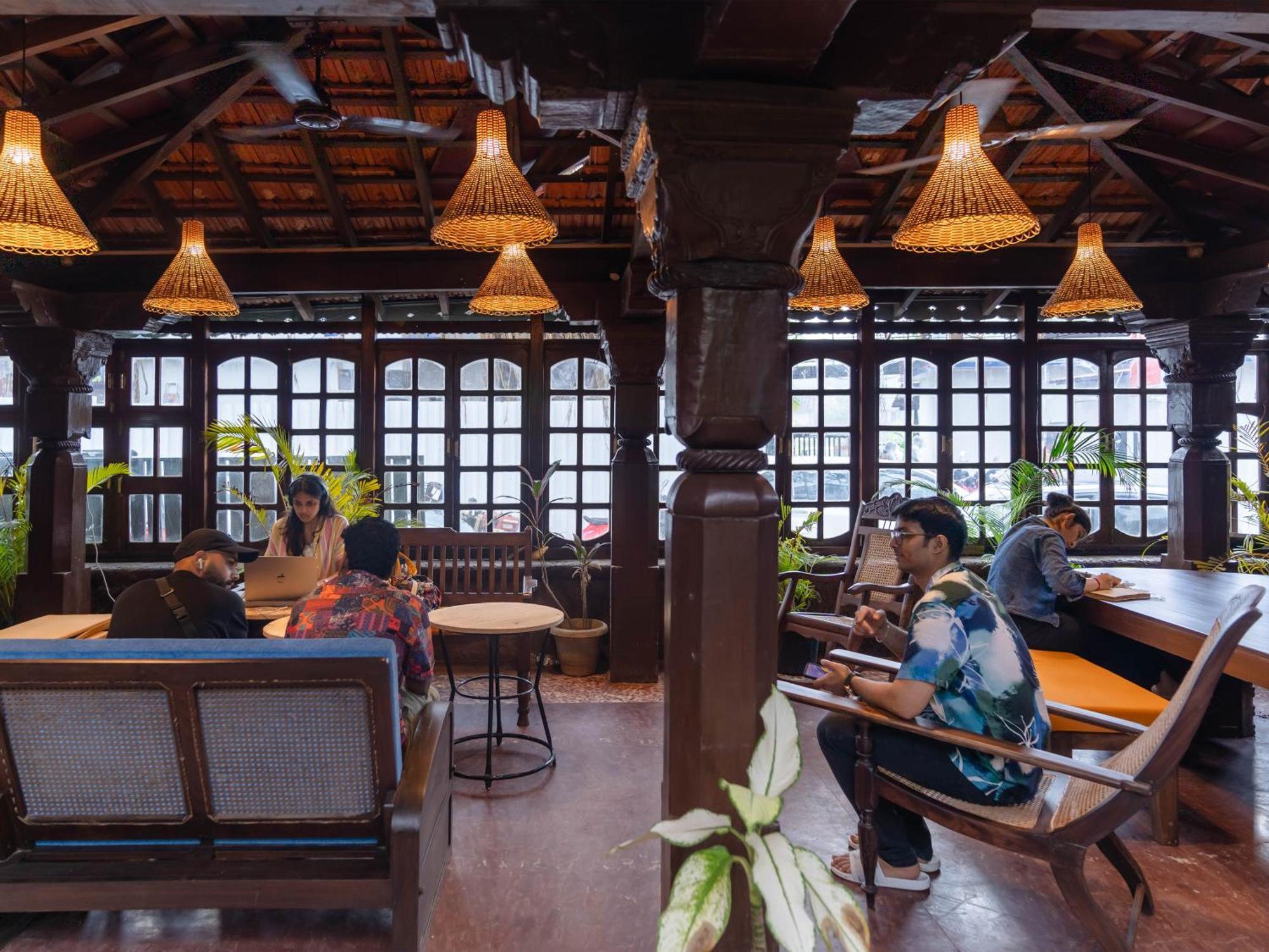 Madpackers Goa Anjuna - Bar Luaran gambar