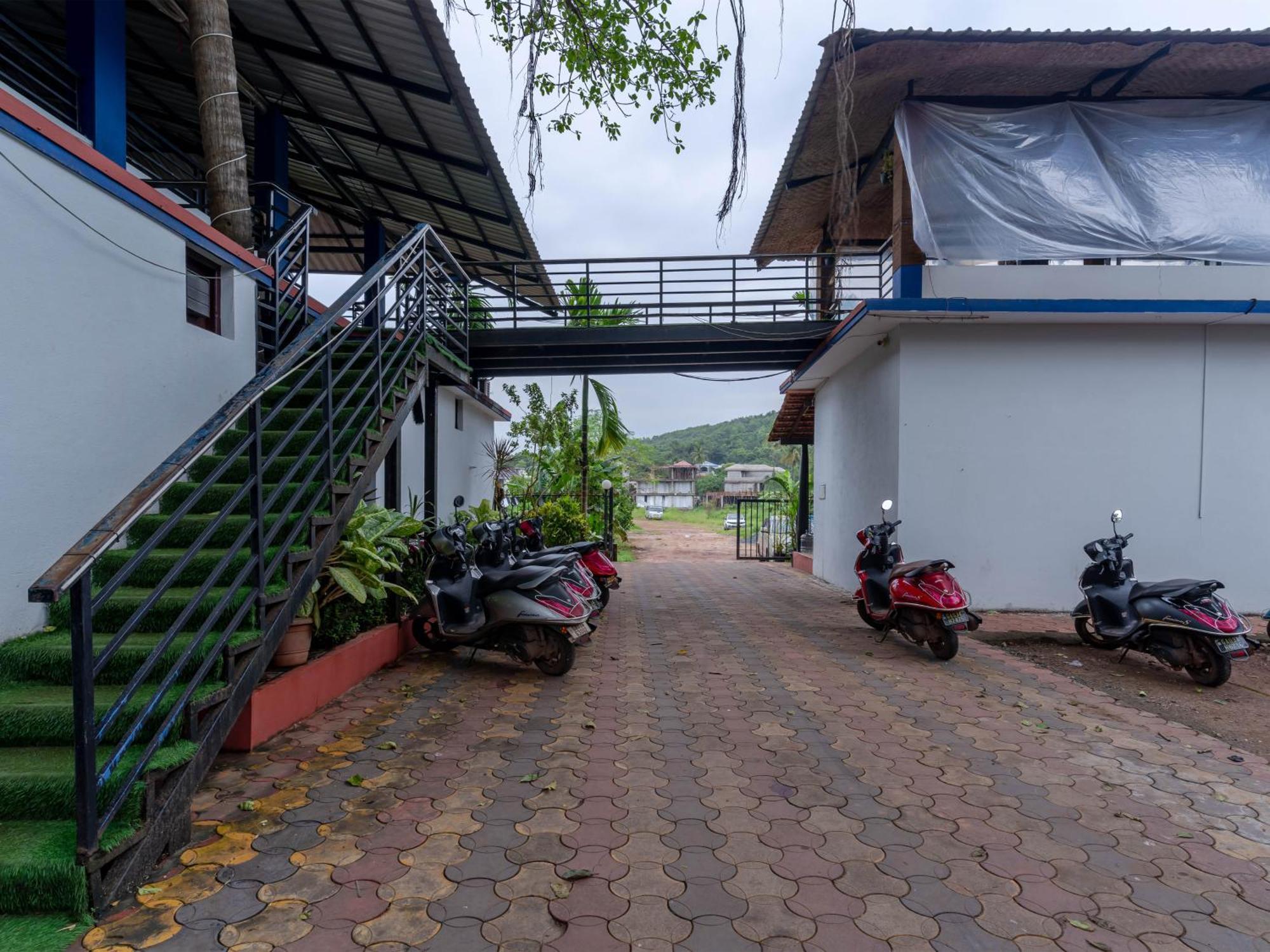 Madpackers Goa Anjuna - Bar Luaran gambar