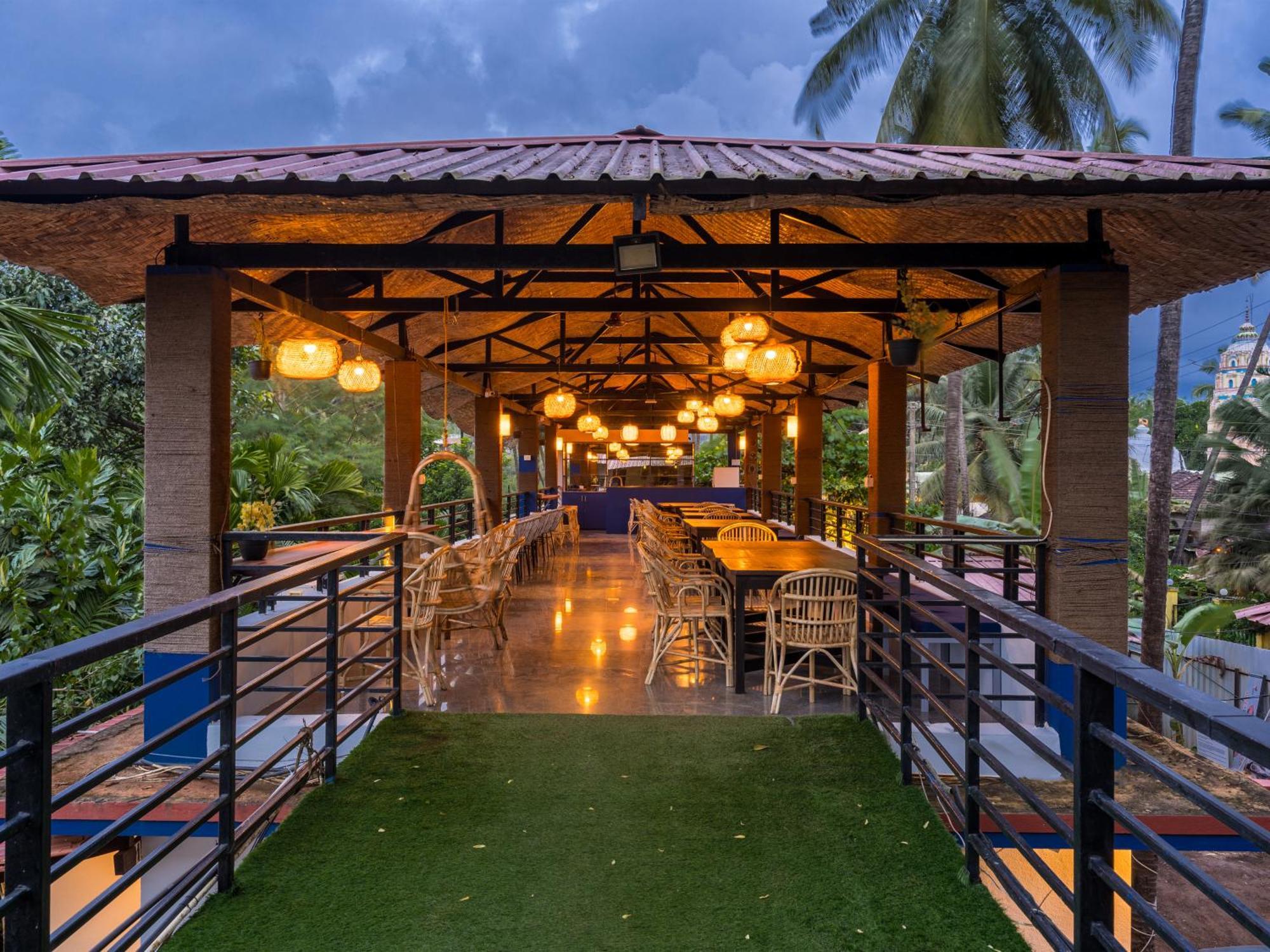 Madpackers Goa Anjuna - Bar Luaran gambar