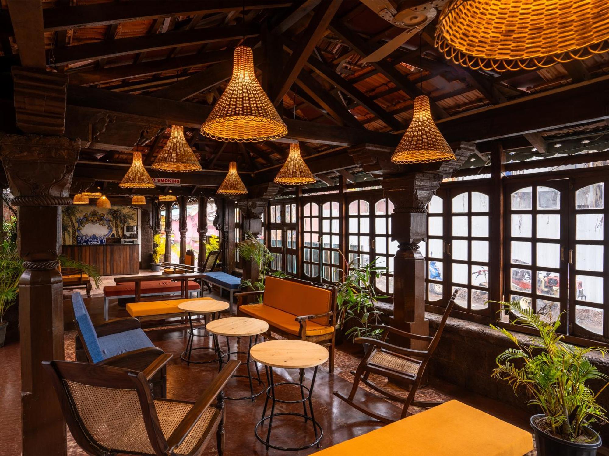 Madpackers Goa Anjuna - Bar Luaran gambar