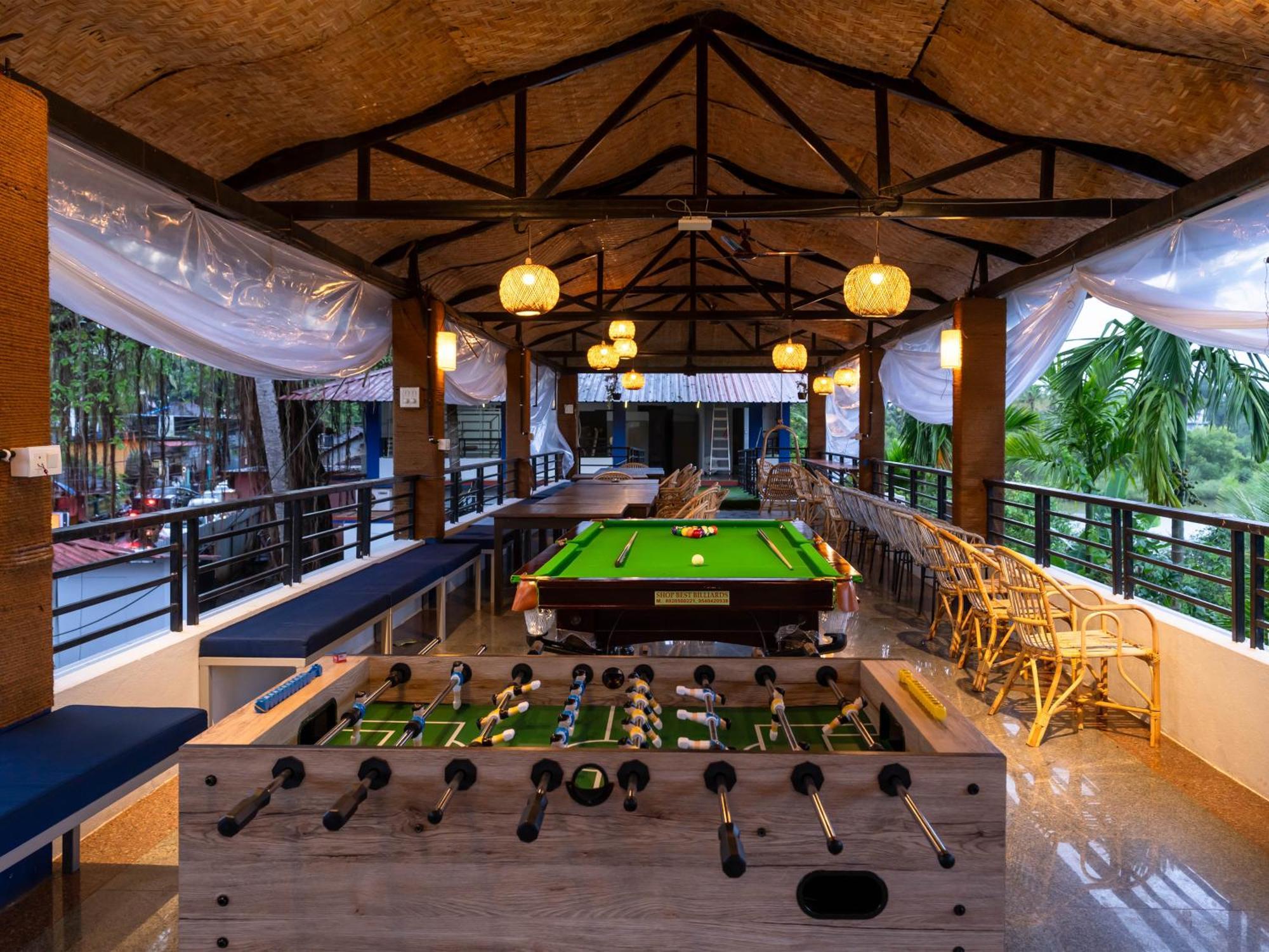 Madpackers Goa Anjuna - Bar Luaran gambar