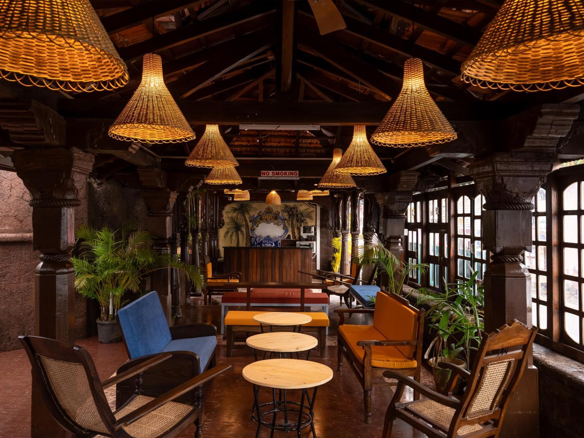 Madpackers Goa Anjuna - Bar Luaran gambar