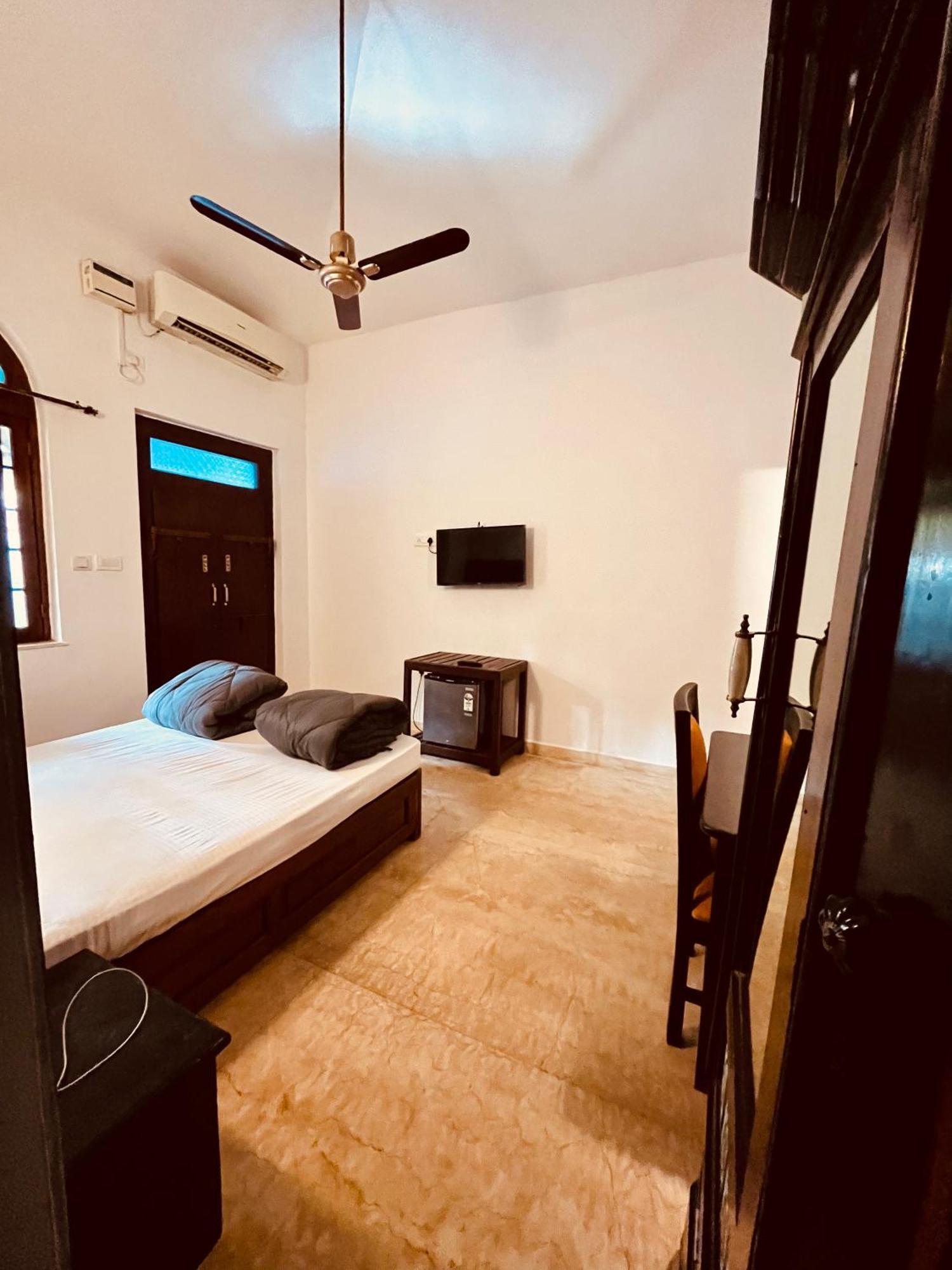 Madpackers Goa Anjuna - Bar Luaran gambar