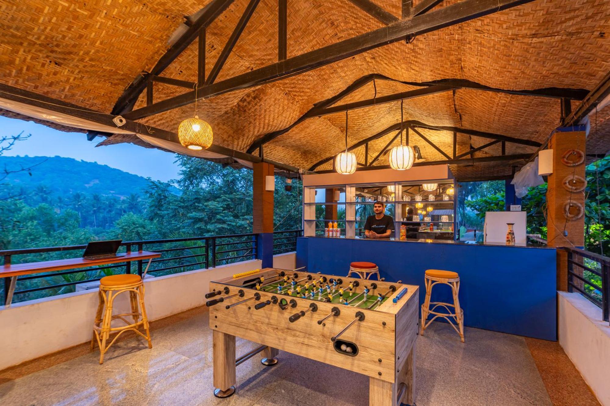 Madpackers Goa Anjuna - Bar Luaran gambar