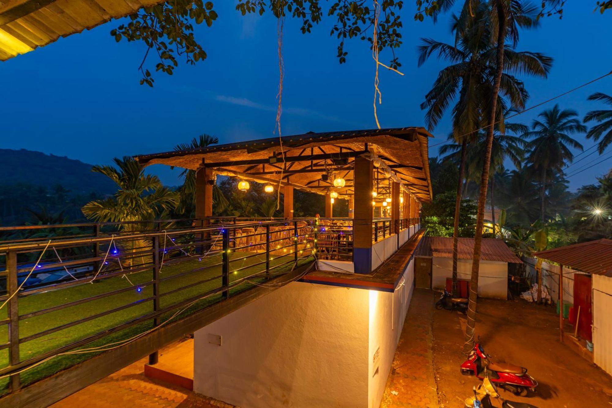 Madpackers Goa Anjuna - Bar Luaran gambar