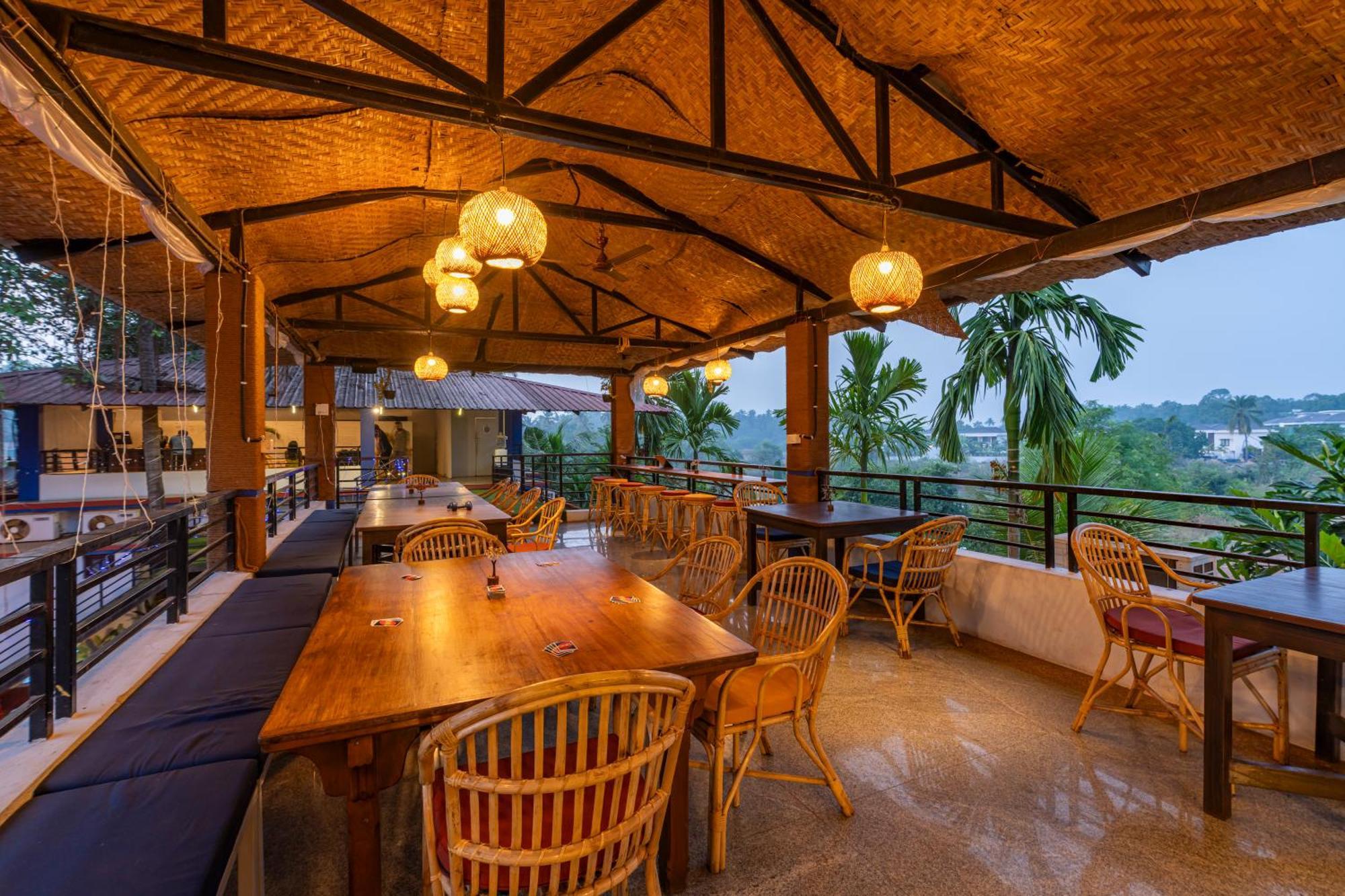 Madpackers Goa Anjuna - Bar Luaran gambar