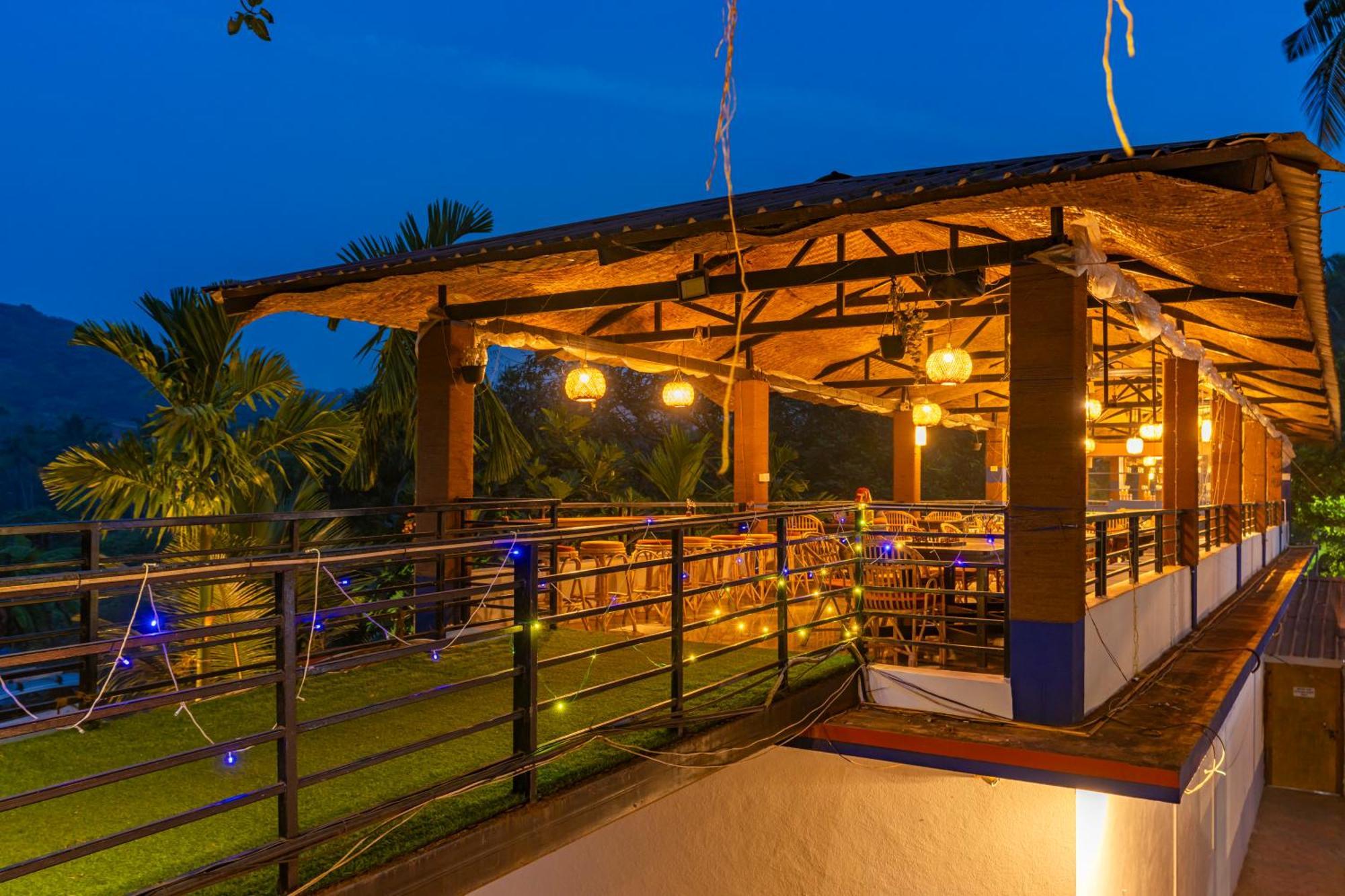Madpackers Goa Anjuna - Bar Luaran gambar