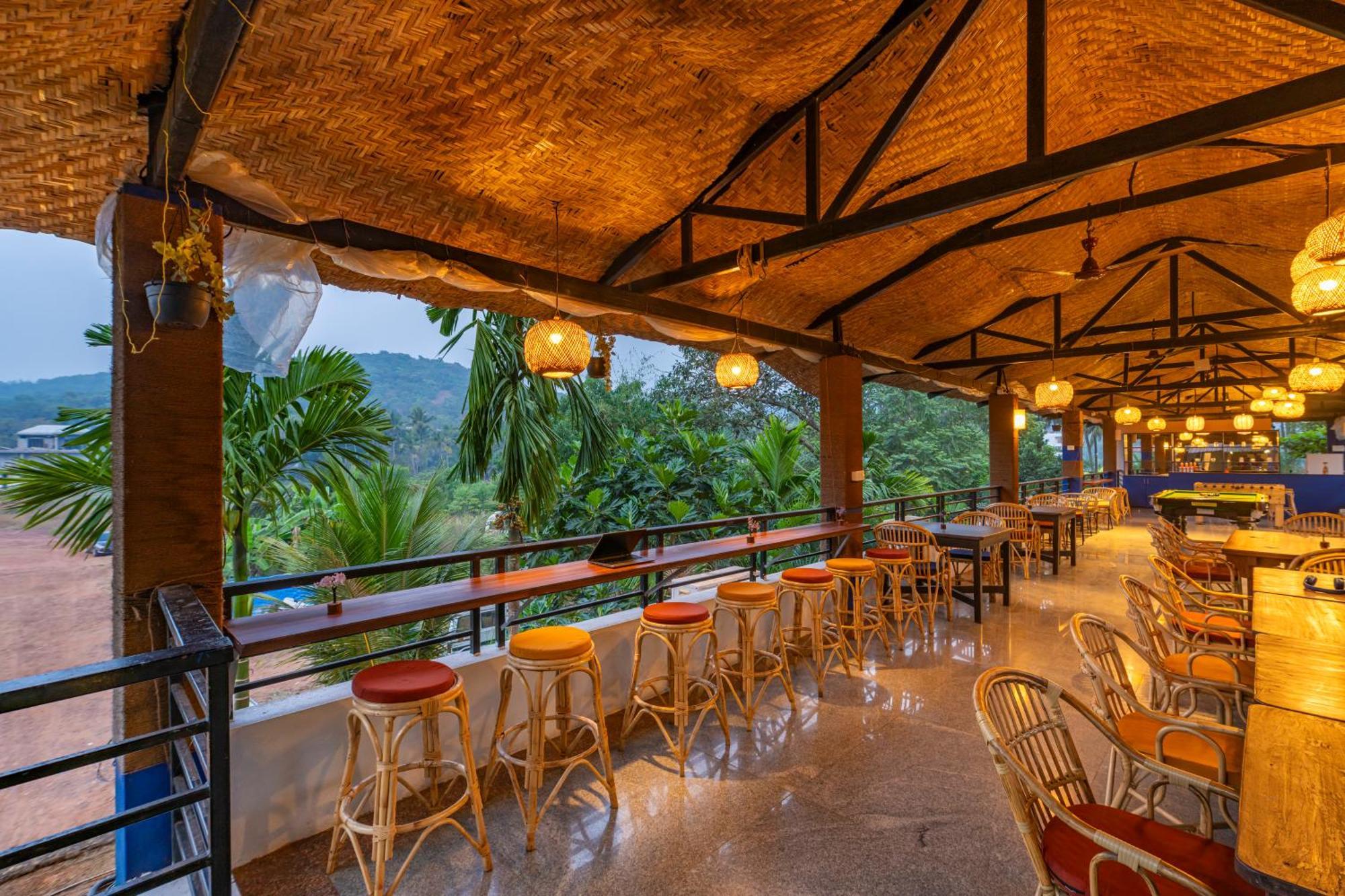 Madpackers Goa Anjuna - Bar Luaran gambar